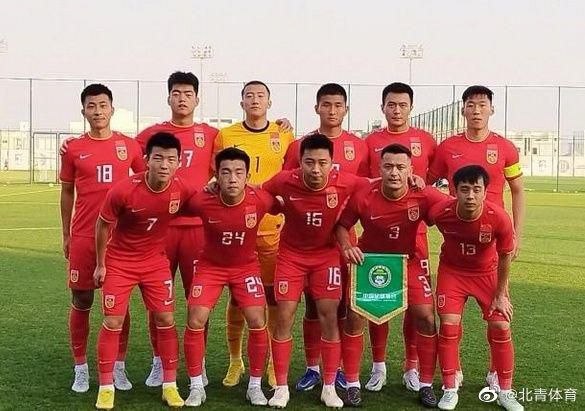 比赛焦点瞬间：第2分钟，劳塔罗接长传球头球摆渡小图拉姆弧顶凌空打门太正被门将没收。
